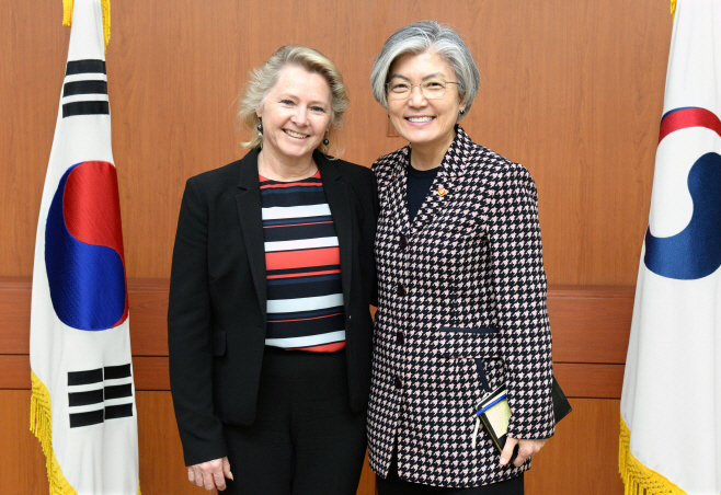강경화 장관, 손턴 미 국무부 차관보 대행 접견