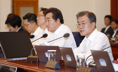 국무회의 주재하는 문 대통령
