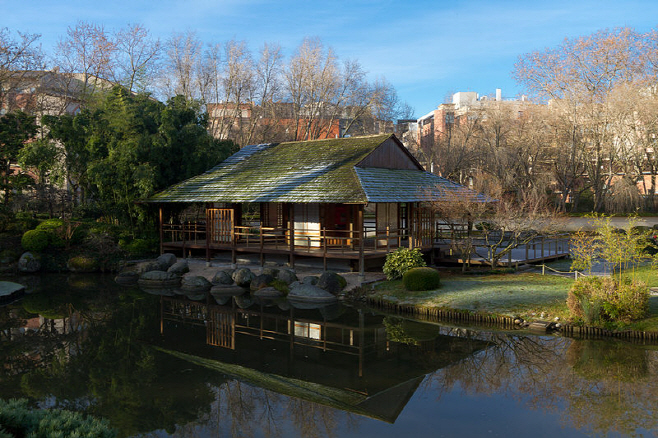 Japanese_tea_house_-_Toulouse_-_2013-12-21