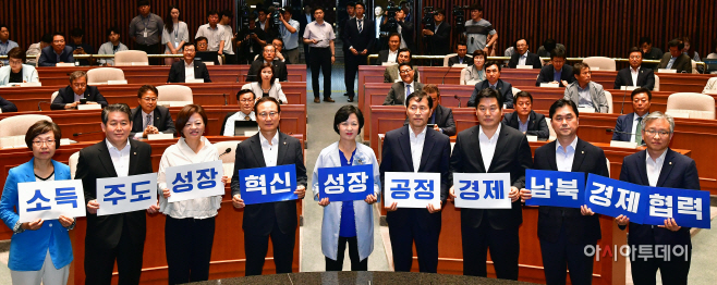 [포토] 더불어민주당 '민생·평화 과제 점검 의원총회'