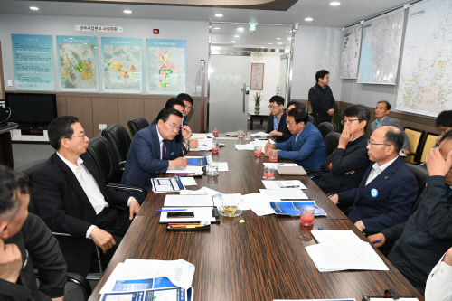 이성호 양주시장이 정성호 국회의원과 함께 LH공사 옥정사업단