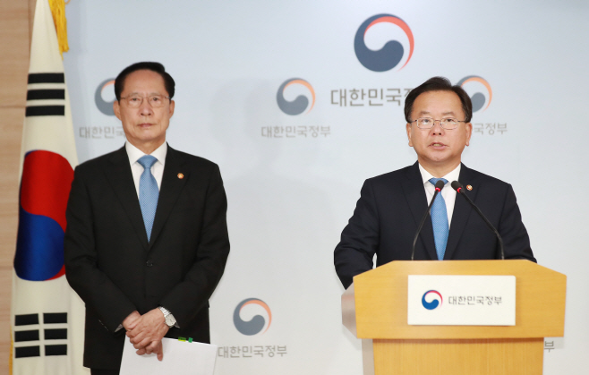 '을지태극연습' 새 모델로<YONHAP NO-2652>