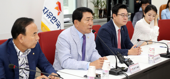 발언하는 안상수 준비위원장