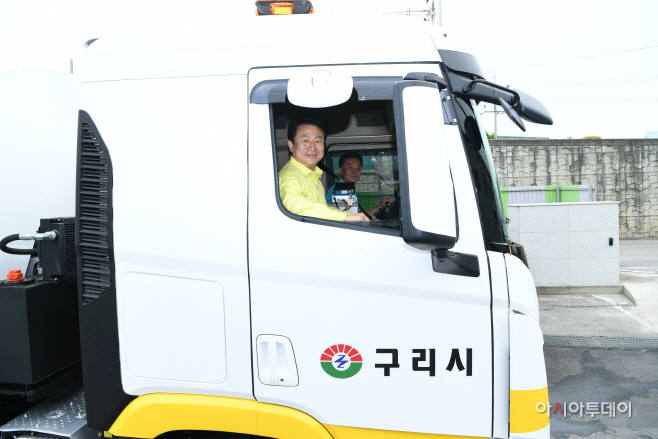 미세먼지 피해 최소화 위해 진공 청소차 추가 구입 가동!