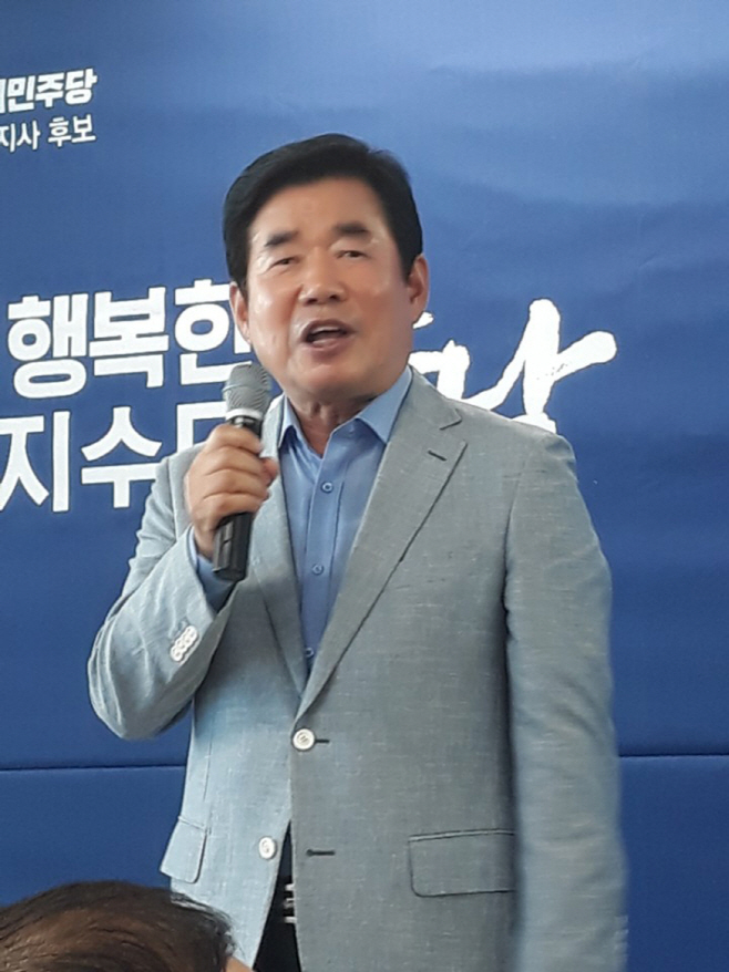 양승조 선거사무소 찾은 김진표 의원