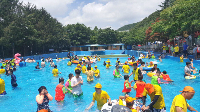 [교촌_이미지자료] 교촌치킨, 장애인 여름 물놀이 캠프 후원