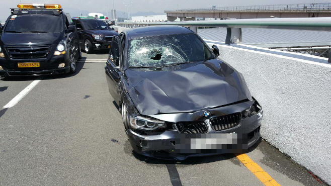 김해공항 BMW 질주사고 영상에 '부글'…피해자