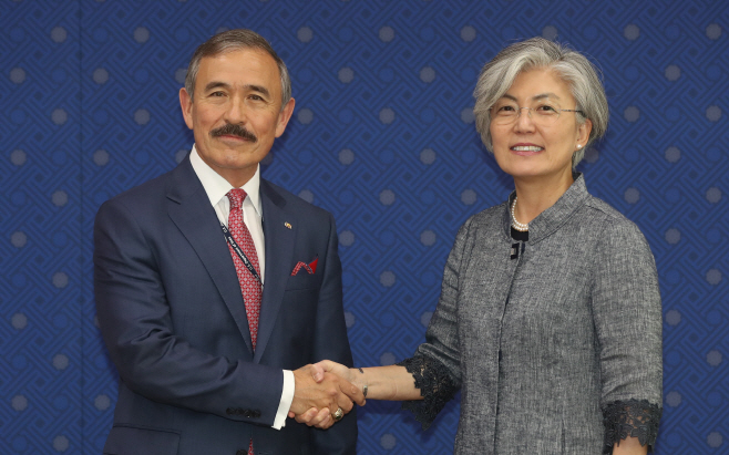 강경화 장관, 해리 해리스 신임 주한미국대사 접견