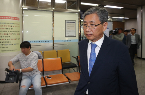 'CJ 이미경 퇴진압박' 조원동 전 수석, 항소심 선고공판 출석