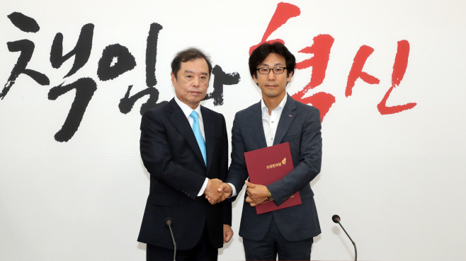 비대위원 임명장 받은 김대준