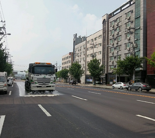 안성시, 폭염대비 도심도로 살수차 운영