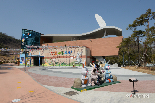 4 산토끼 노래동산
