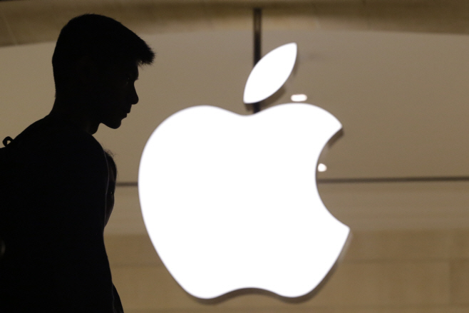 Earns Apple