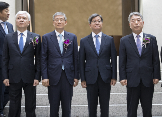 퇴임하는 대법관