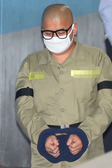 항소심 첫 공판 출석하는 이영학