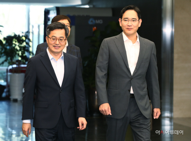 김동연 부총리, 삼성전자 평택캠퍼스 방문