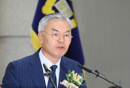 취임사하는 김선수 대법관