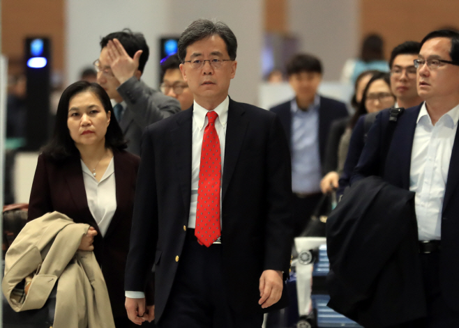 한미 FTA 협상 마치고 귀국한 김현종