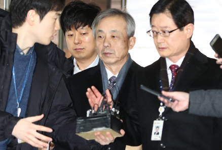 영장실질심사 출석하는 이현동 전 국세청장