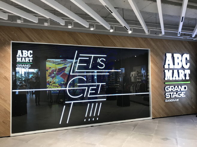 [ABC마트] ‘그랜드스테이지 강남점’ 매장 내부 모습 (1)