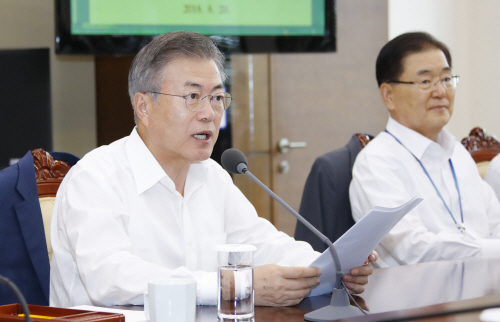수석ㆍ보좌관 회의 발언하는 문 대통령