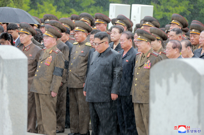 김정은 위원장, 김영춘 전 인민무력부장 영결식 참석