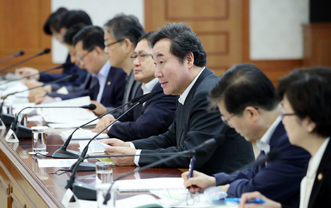 발언하는 이낙연 국무총리