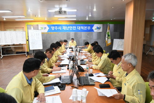 호우피해 지역에서 매일 간부회의를 주재하고 있는 양주시/제공