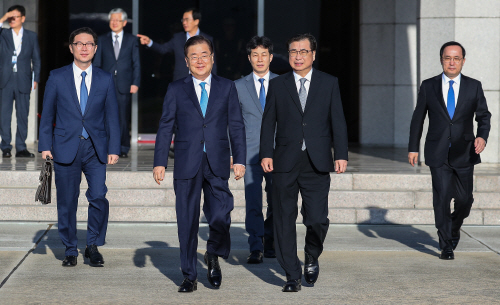 대북 특사단, 문 대통령 친서 들고 평양으로 출발