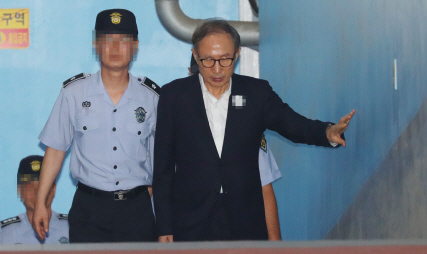 20년형 구형받은 이명박
