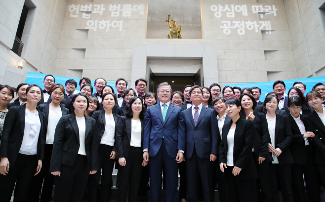 문 대통령 '사법부 70주년, 국민과 함께하는 새로운 도약'