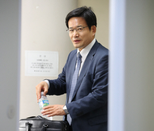 공판 참석한 유성옥 전 심리전단장