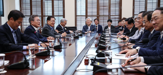 평양 정상회담 준비위 발언하는 문 대통령<YONHAP NO-4888>