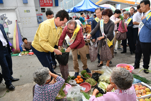 이군수=전통시장보기3