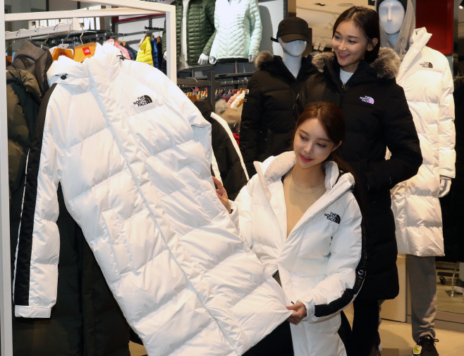 신세계X노스페이스 롱패딩(가로1)