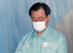 국정원 특활비 공판 출석하는 이병기