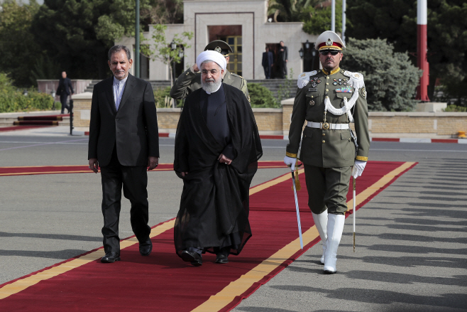 Iran Weighing Threats <YONHAP NO-3874> (AP)