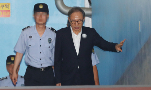 20년형 구형받은 이명박