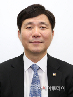 (18.08.30) 성윤모 산업통상자원부장관 내정자 1