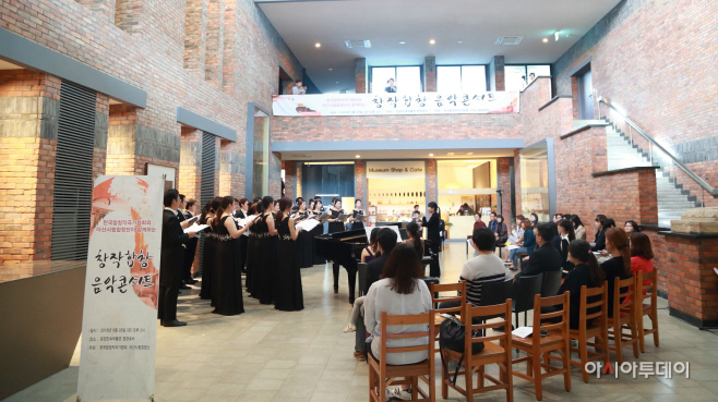 아산시립합창단 세계초연