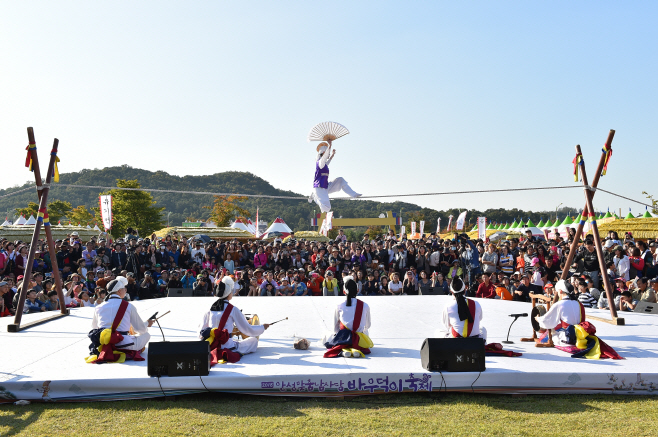 안성 바우덕이 축제, 전시 공연으로 가족관람객 몰려