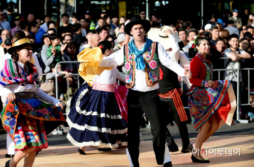 2. 2017 이태원 지구촌 축제 (지구촌 퍼레이드) (1)