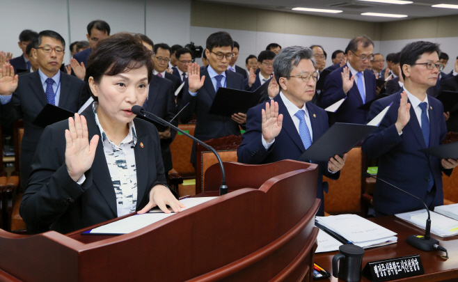 증인선서하는 국토교통부