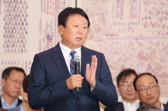 증인 발언하는 선동열 야구 대표팀 감독<YONHAP NO-3399>