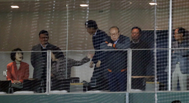 한화의 가을야구 축제를 찾은 김승연 회장<YONHAP NO-5196>