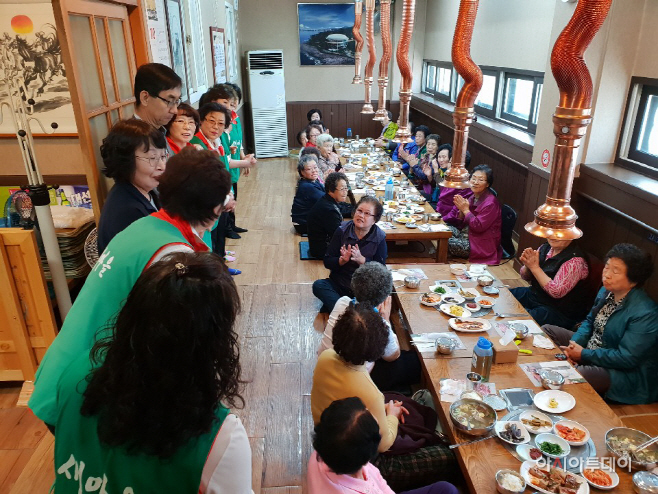 새마을부녀회, 어르신 생신상