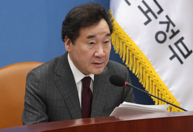국정현안점검조정회의서 발언하는 이낙연 총리<YONHAP NO-1571>