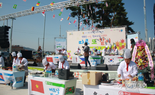 1. 지난해 다문화축제 장면