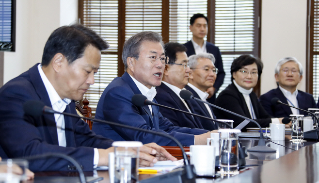 문 대통령, 수석ㆍ보좌관회의 주재