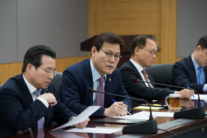 금융위_181030_긴급 간부회의_030
